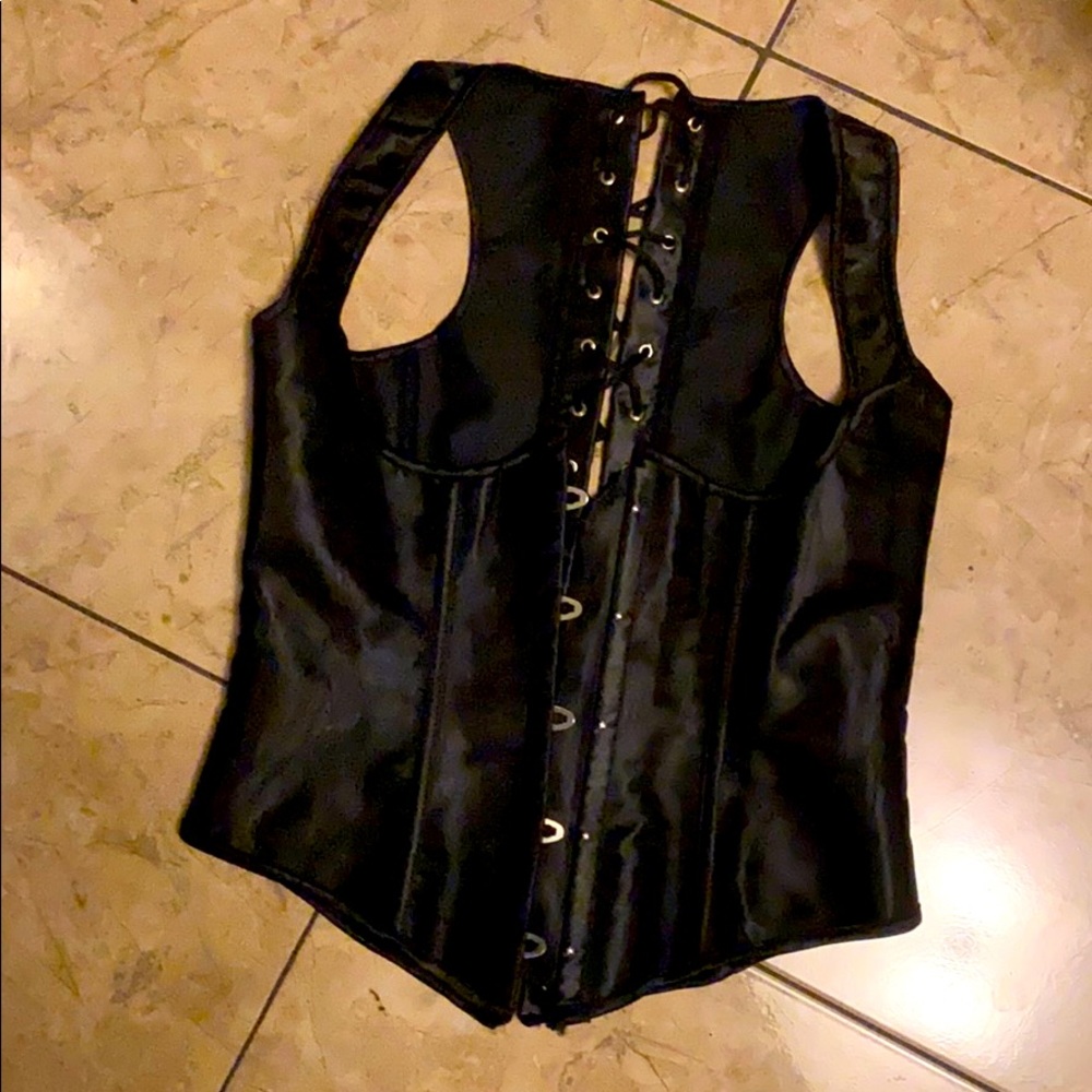 M corset